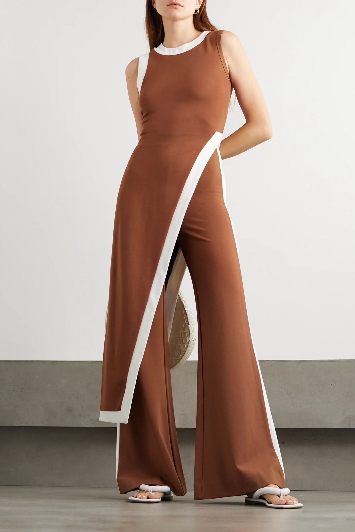 Chic. Cord sat Effortlessly bold 🤎