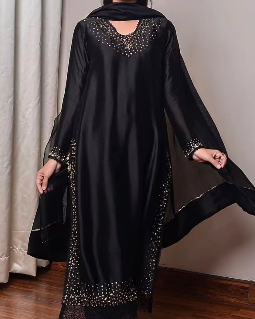 Graceful flow with timeless black luxury