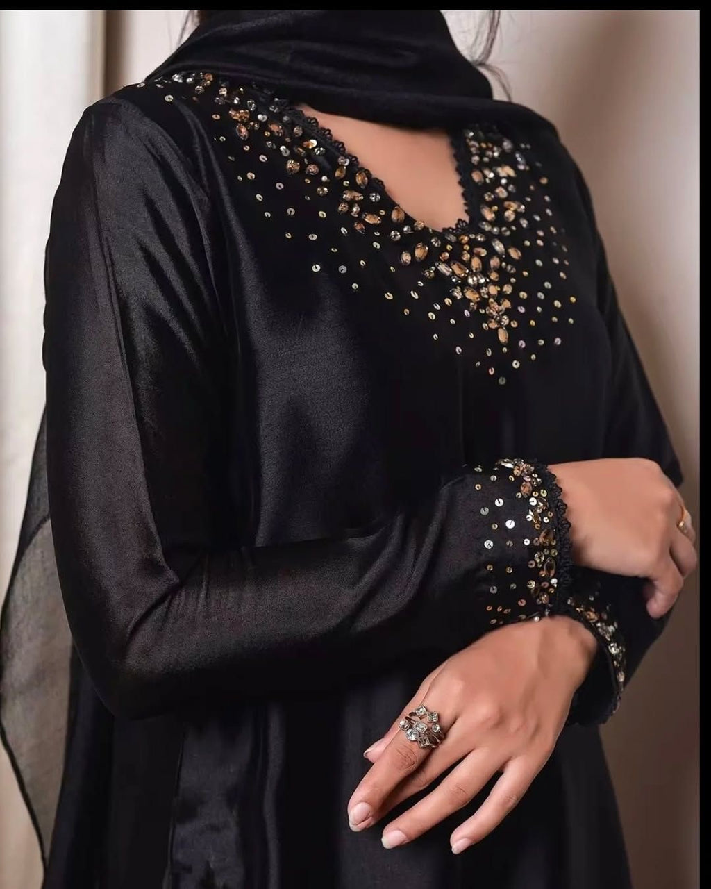 Graceful flow with timeless black luxury