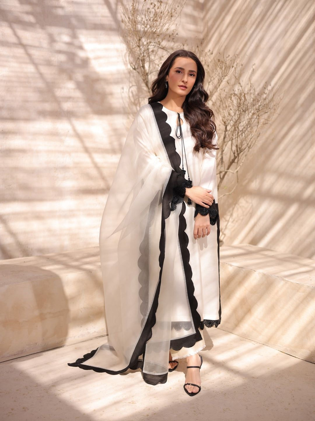 Classic Ivory & Black 3-Piece