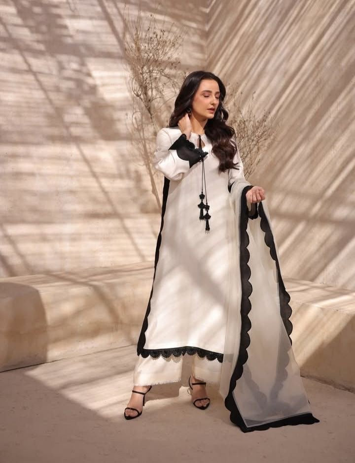 Classic Ivory & Black 3-Piece