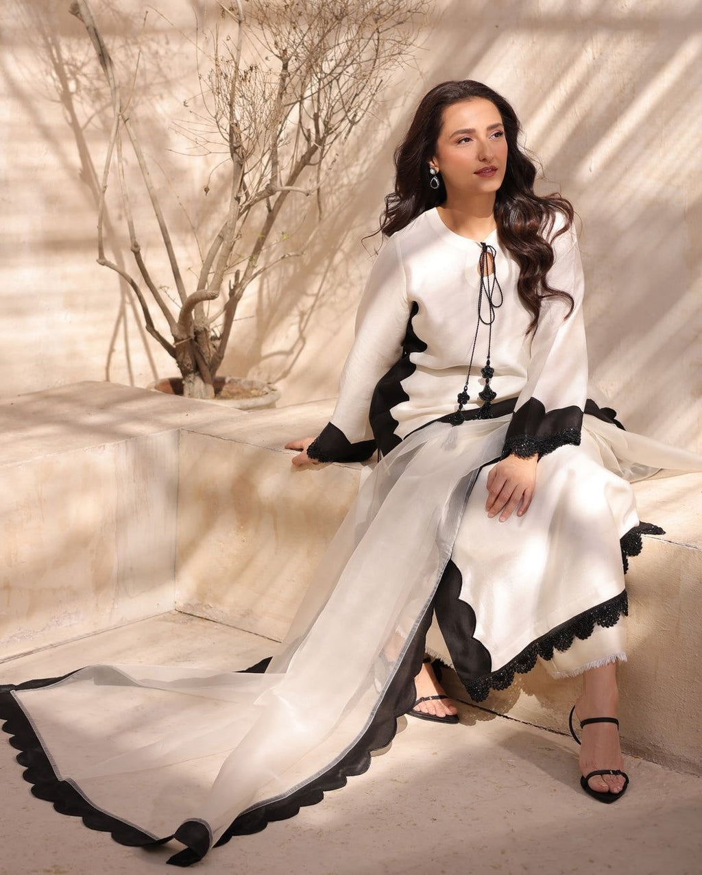 Classic Ivory & Black 3-Piece