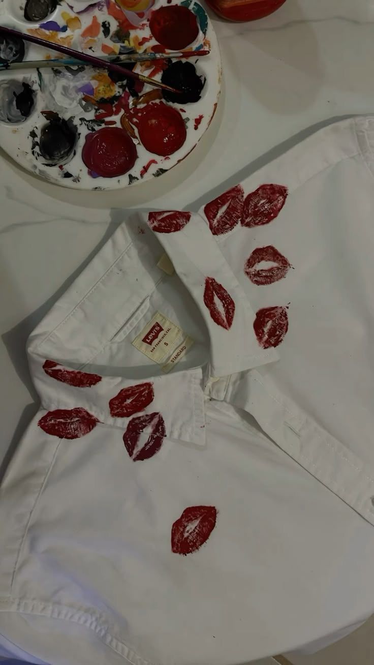 Red Lip print shirt