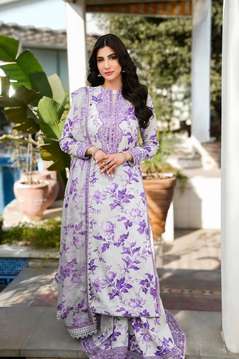 Lilac Bloom Lawn 3pc unstitched Suit