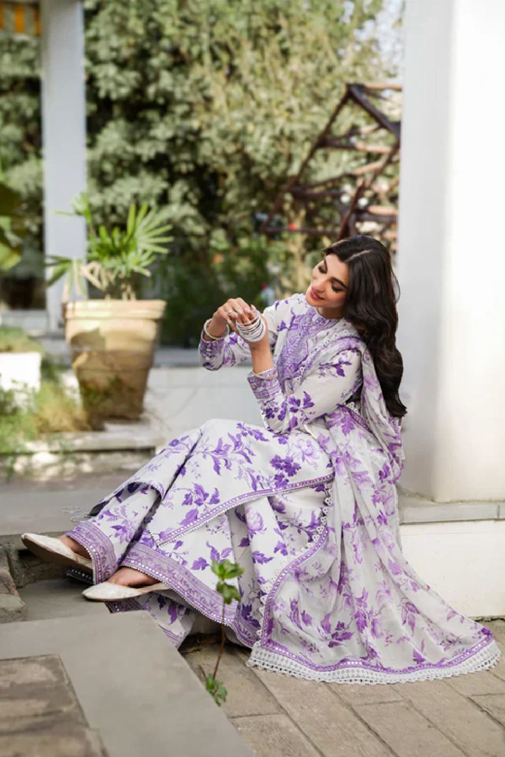 Lilac Bloom Lawn 3pc unstitched Suit